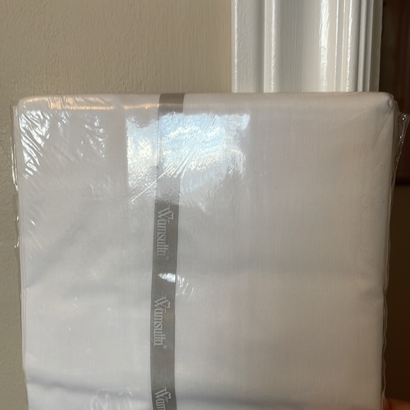 NEW Wamsutta two standard pillowcases. No iron percale. 50% cotton-50%polyester. - Picture 6 of 8